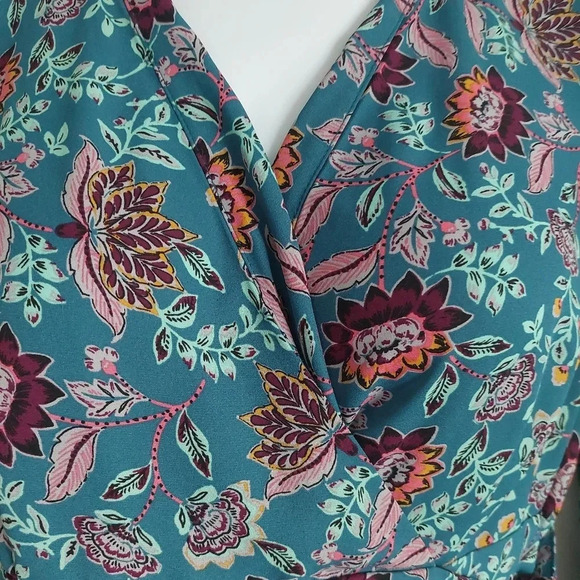 Torrid Georgette Blue Floral Tunic Top Blouse Whimsical Tropical Feminine M/L - Picture 5 of 10